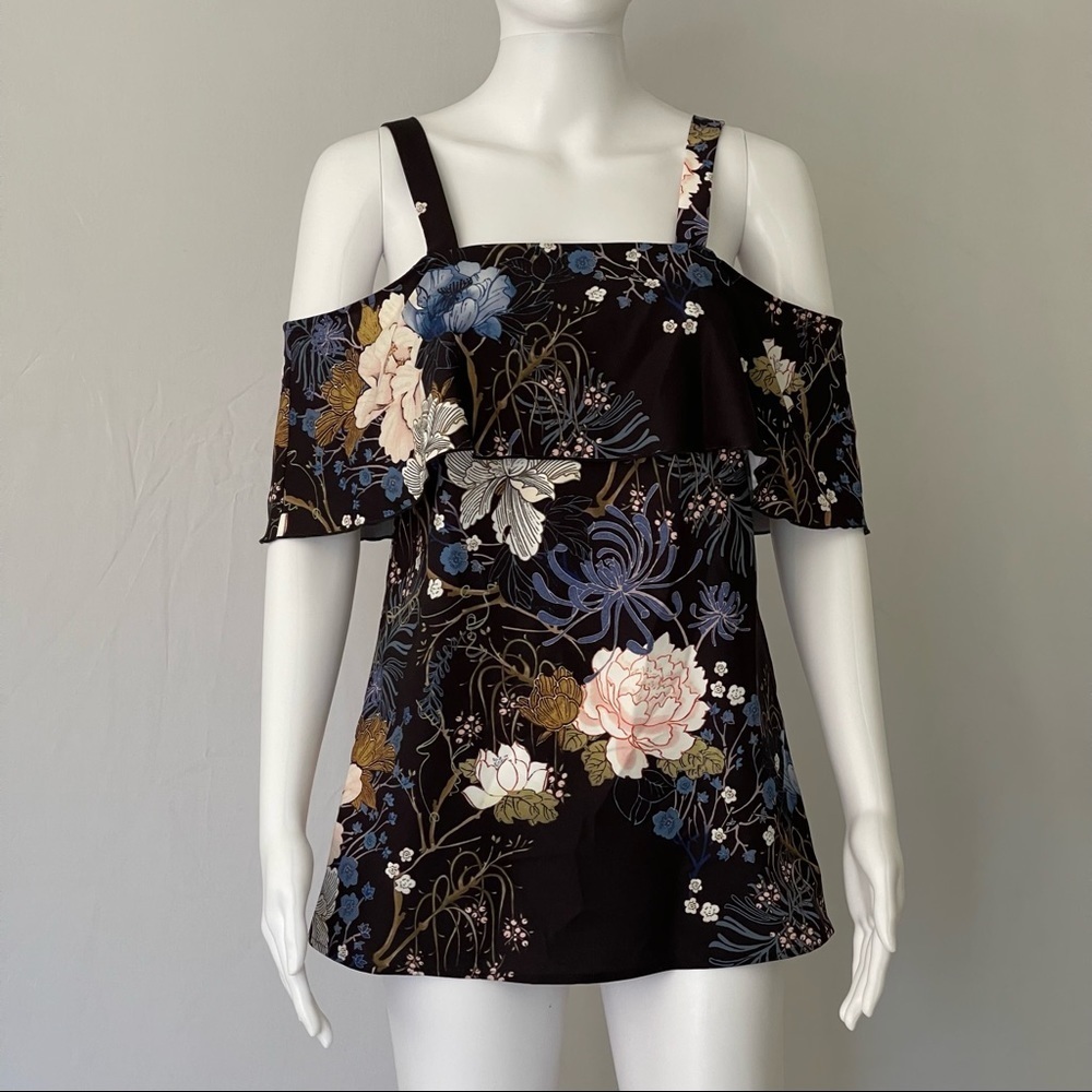 Grace Willow Cold Shoulder Top size 4/XS
